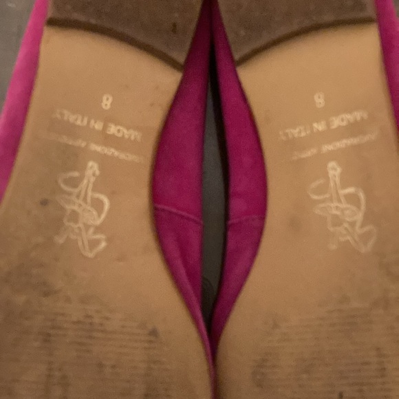 Mercanti Florentini pink softest suede bow flats. - Picture 3 of 4